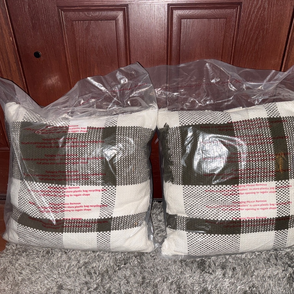 Plaid Throw Pillow Set
